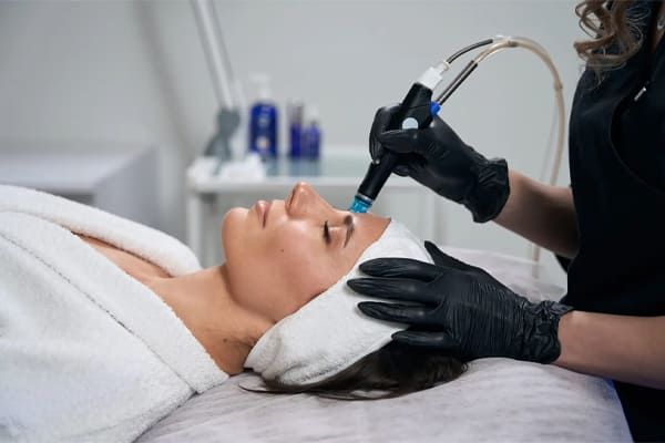 HydraFacial vs Traditional Facials: What’s the Difference?